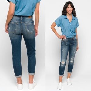 JUDY BLUE Adelene Mid Rise Girlfriend Cuffed Distressed Jean
